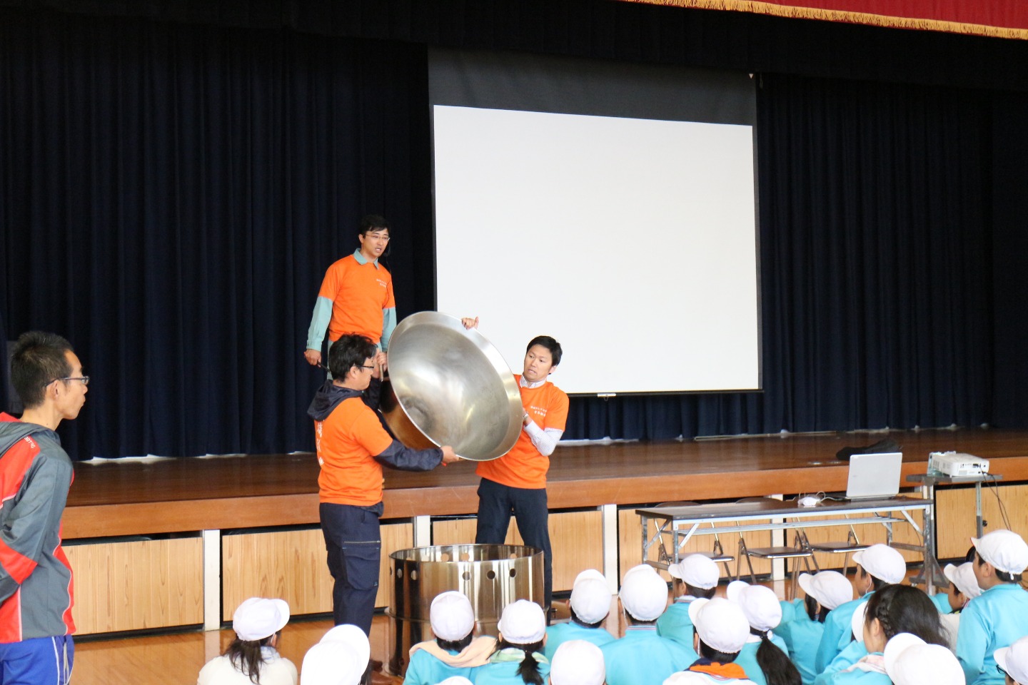 青年部会「火育出張教室」(内子町立内子小学校)の活動報告