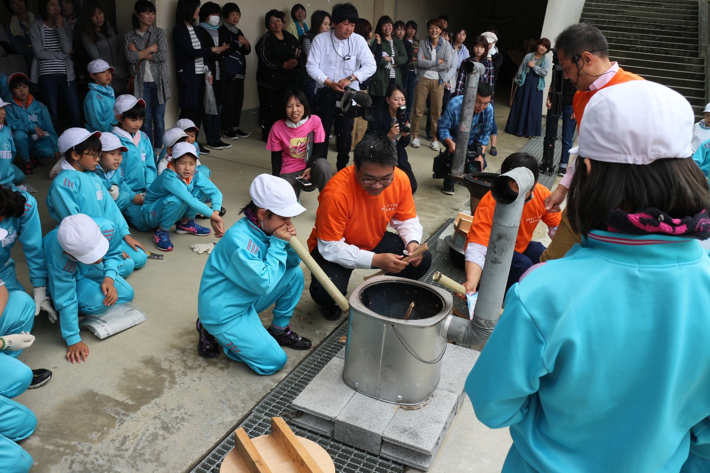 青年部会「火育出張教室」(内子町立内子小学校)の活動報告